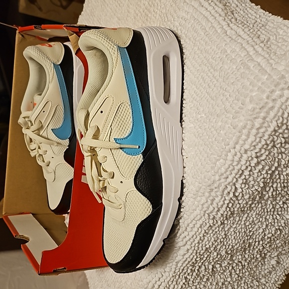 Brand New with Box Womans Nike AirMax SC Size 11 - Picture 4 of 4